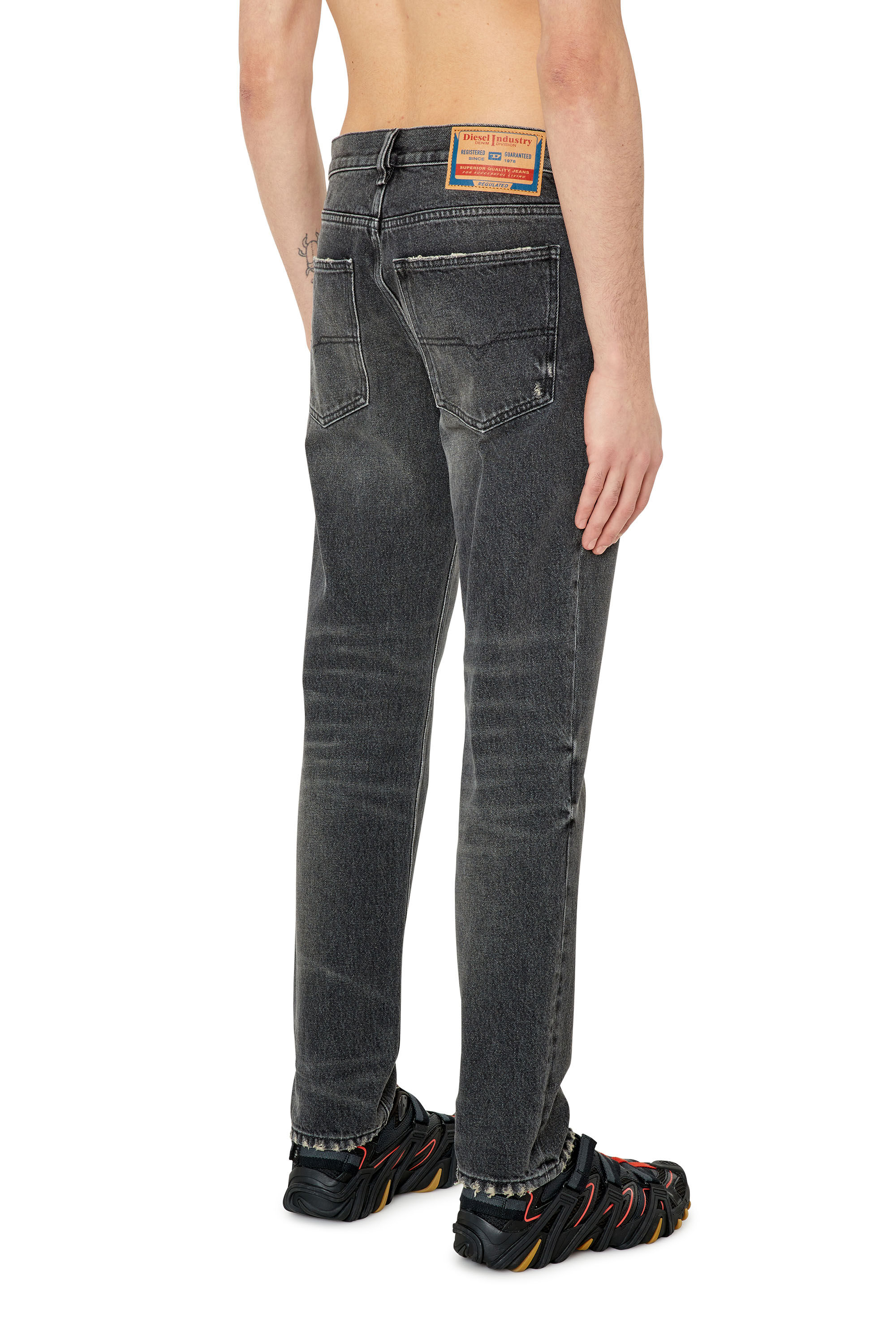 Diesel - 1995 D-Sark 007K8 Straight Jeans, Black/Dark grey - Image 4