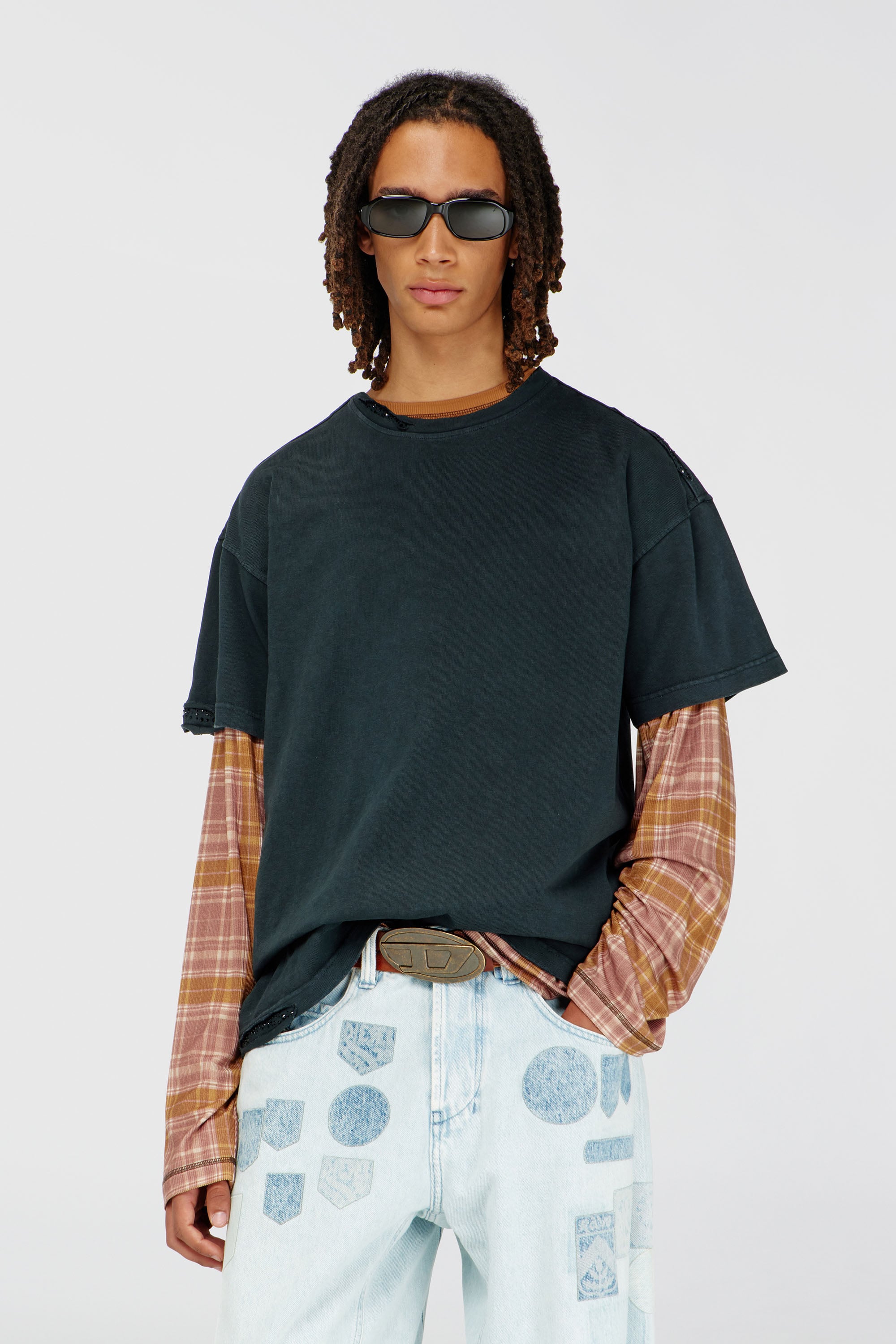 Diesel - T-NORM-CRYSTALS, Man's T-shirt with frayed edges and crystal details in Black - 2