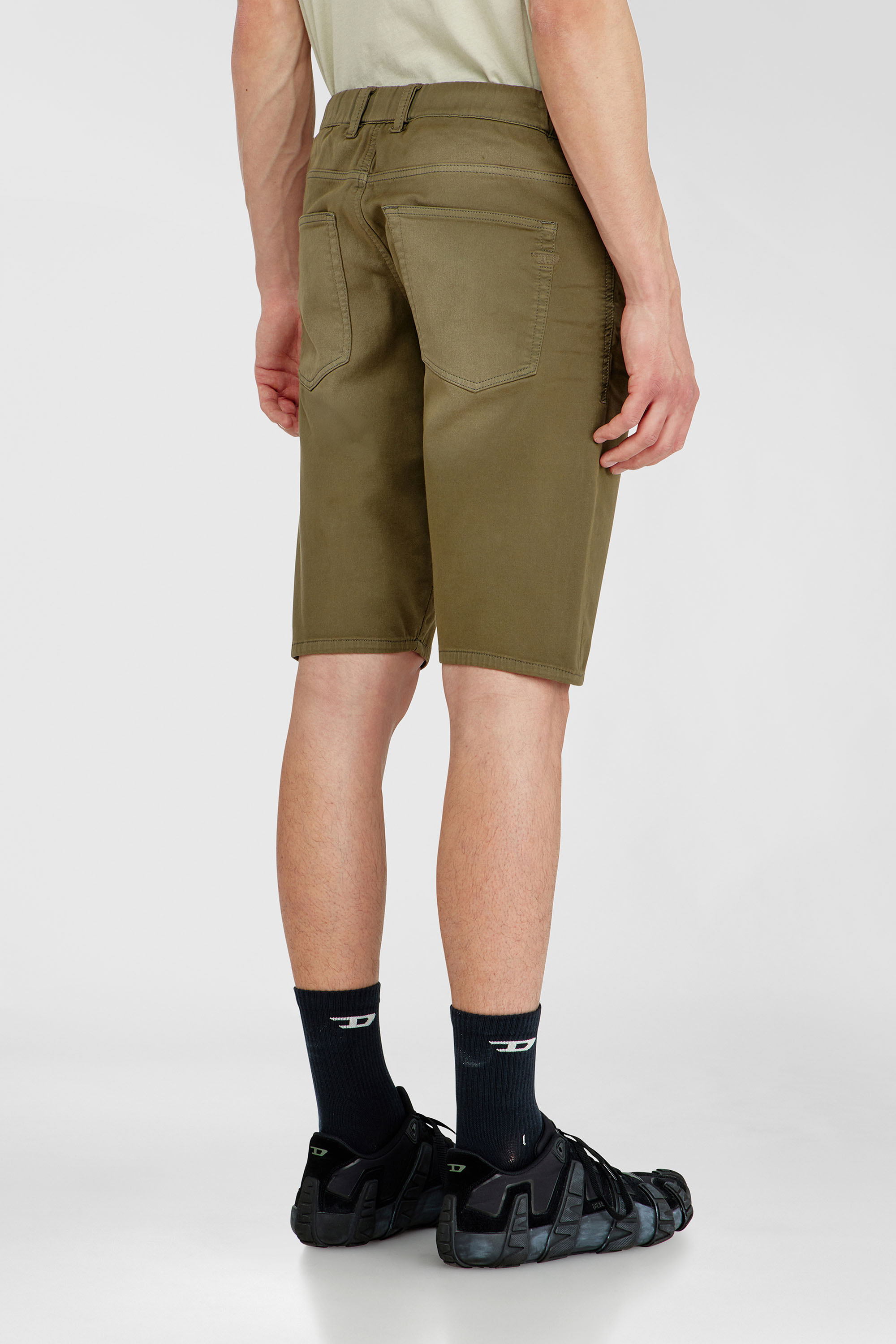 Diesel - 2033 D-KROOLEY-SHORT-BW JOGG, Man's Slim shorts in coloured denim in Military Green - 4