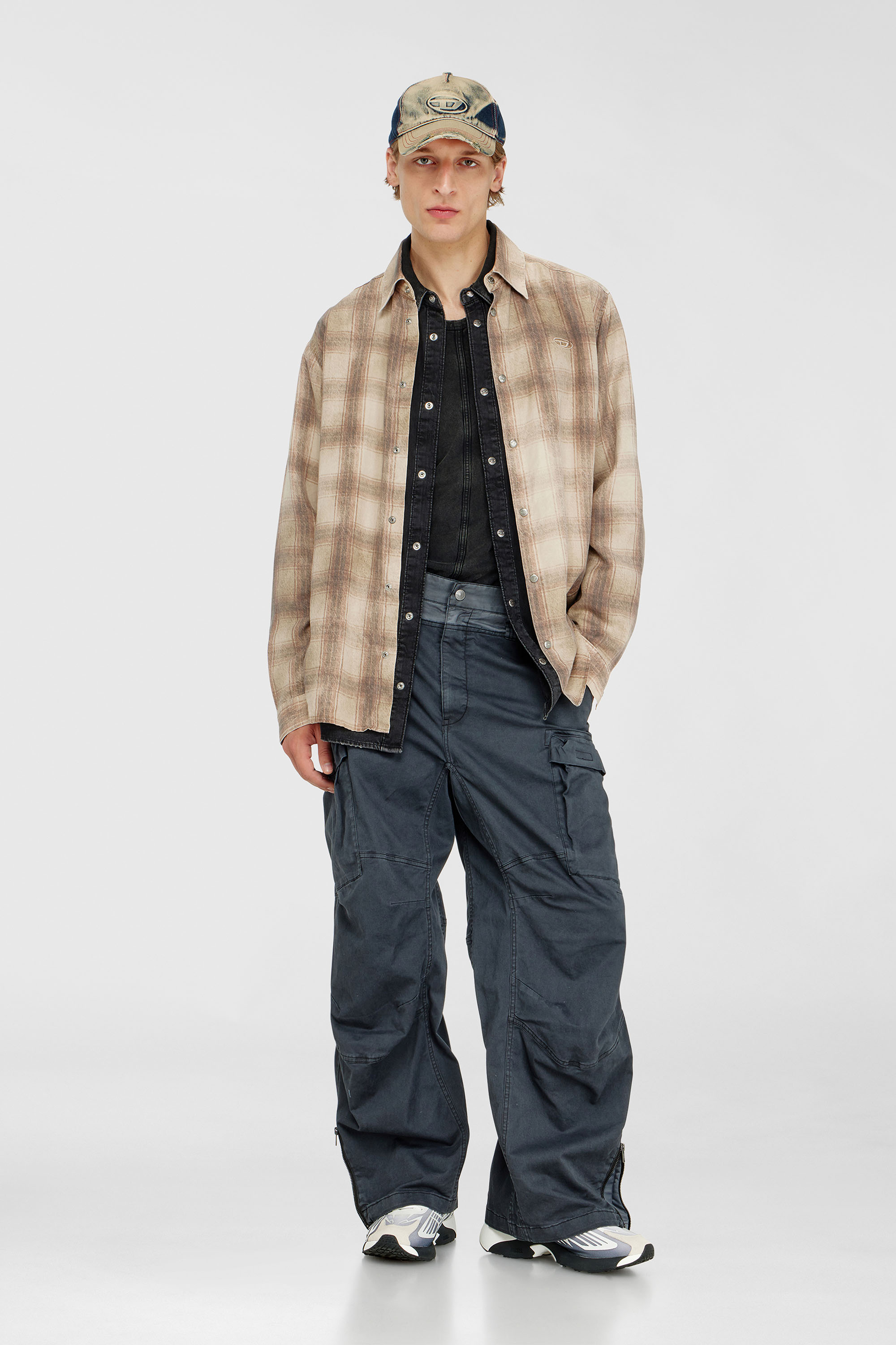 Cargo pants in cotton and nylon