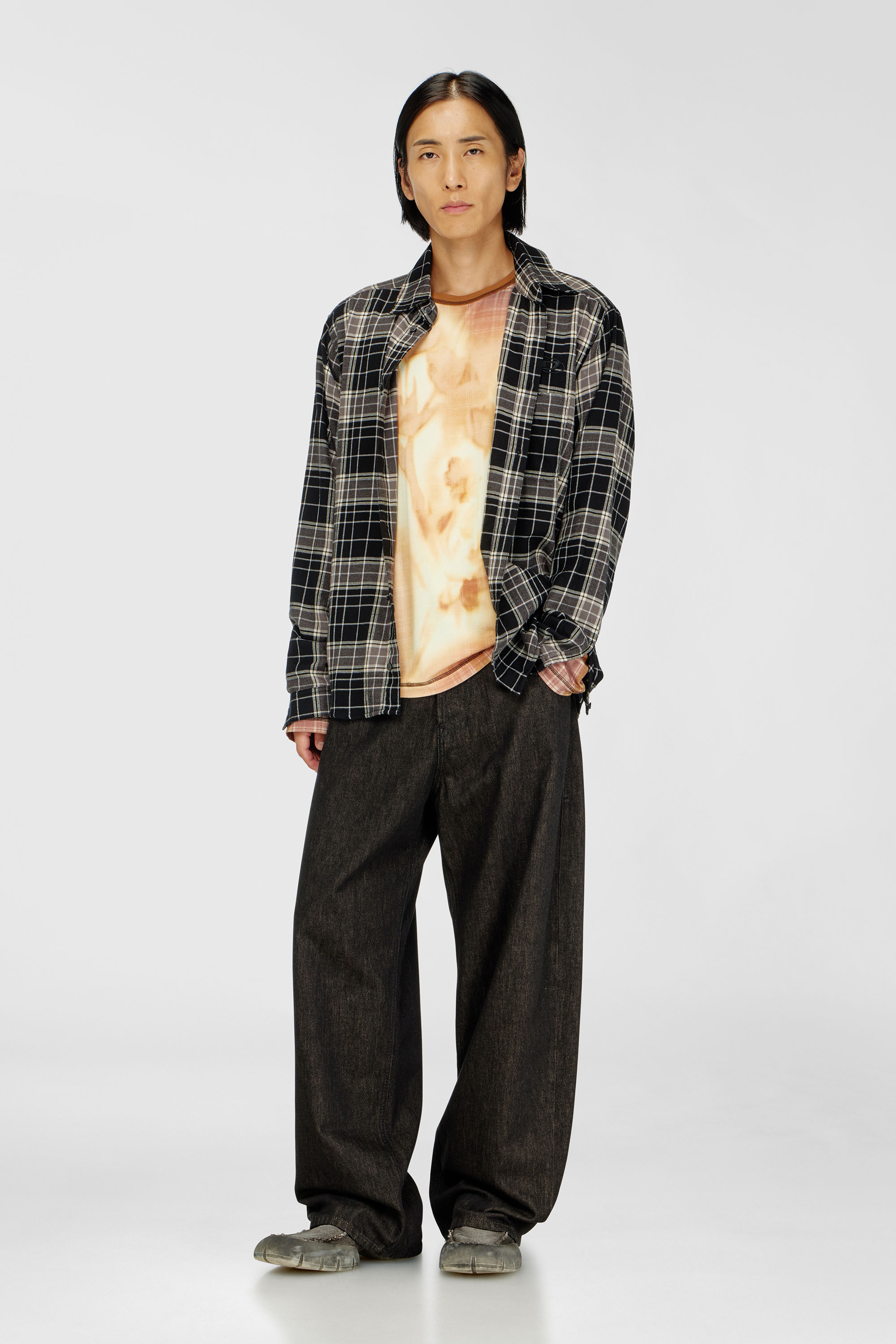 Distressed shirt in check flannel